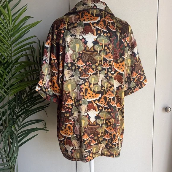 EARTHBOUND Trading Co. Mushroom & Gnome Button Up Shirt L - Picture 3 of 6